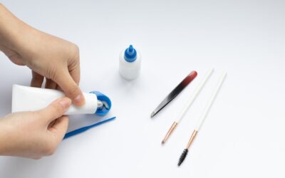 Czym wywabić plamy z tuszu od długopisu na różnych tkaninach?