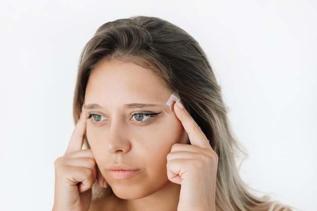 Jaki korektor pod oczy nie wchodzi w zmarszczki?