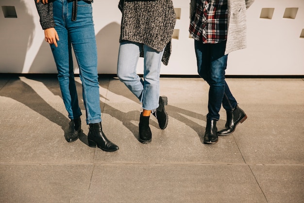 Jakie są modne buty w tym sezonie?