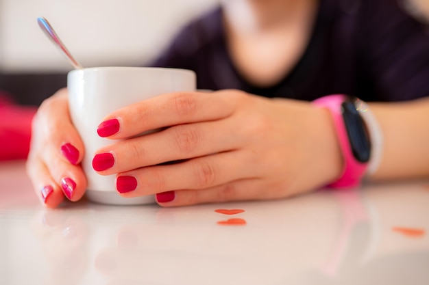 Jak zrobić idealny french hybrydowy na naturalnej płytce?