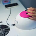 Jaka lampa do manicure hybrydowego sprawdzi się w domu?