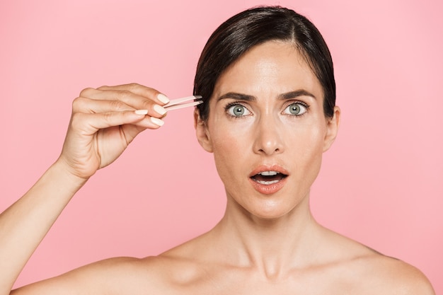 Jaki retinol pod oczy wybrać do codziennej pielęgnacji?