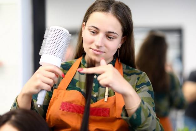 Ile kosztuje fryzjer w Warszawie i od czego zależą ceny?