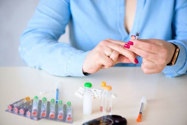 Jak fajnie wymalować paznokcie na co dzień?