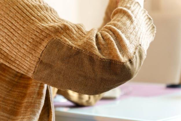 Jak uszyć sweter oversize z miękkiej dzianiny?