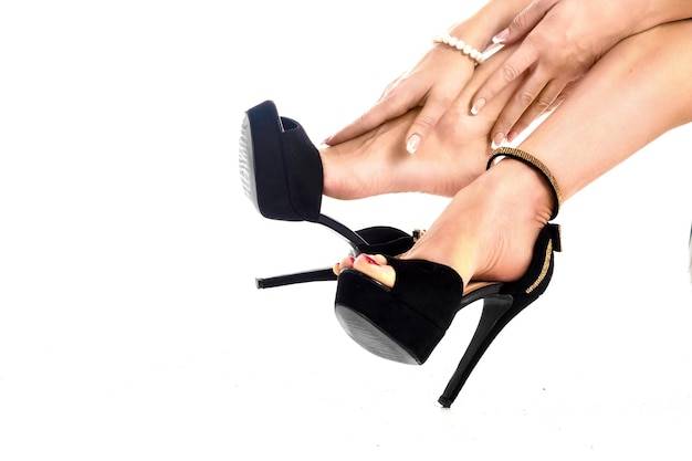 Jakie szpilki na haluksy sprawdzą się na specjalne okazje?