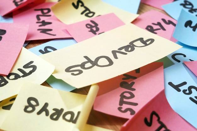 Oto lista fraz po usunięciu semantycznie podobnych lub równoważnych wpisów czy warto ją wykorzystać?