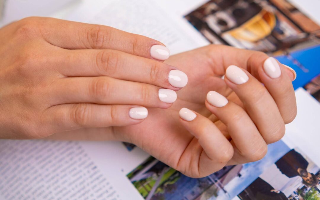 Jak wykonać french manicure w domowych warunkach?