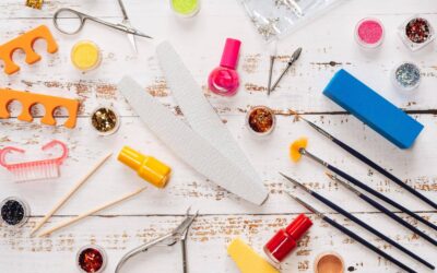 Jakie pędzelki do zdobień paznokci sprawdzą się w domowym manicure?