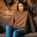 Jak nosić za duży sweter żeby wyglądać stylowo?