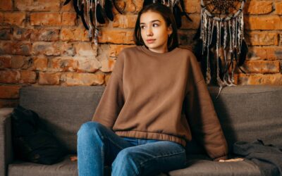 Jak nosić za duży sweter żeby wyglądać stylowo?