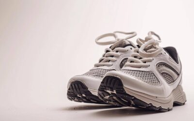 Jakie są modne buty sportowe w tym sezonie?