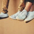 Sneakers buty co to znaczy i skąd wzięła się ich popularność?